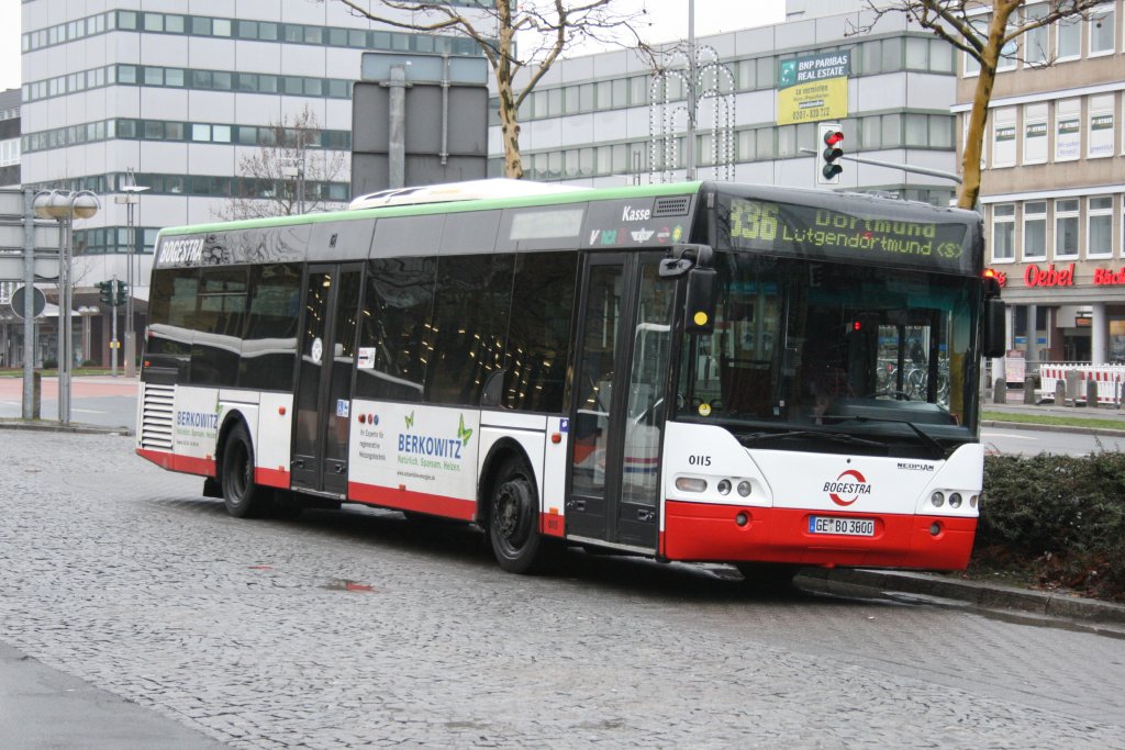 BOGE 0115 (BO GE 3000) mit Werbung fr Berkowitz.
Aufgenommen am HBF Bochum,17.1.2010.