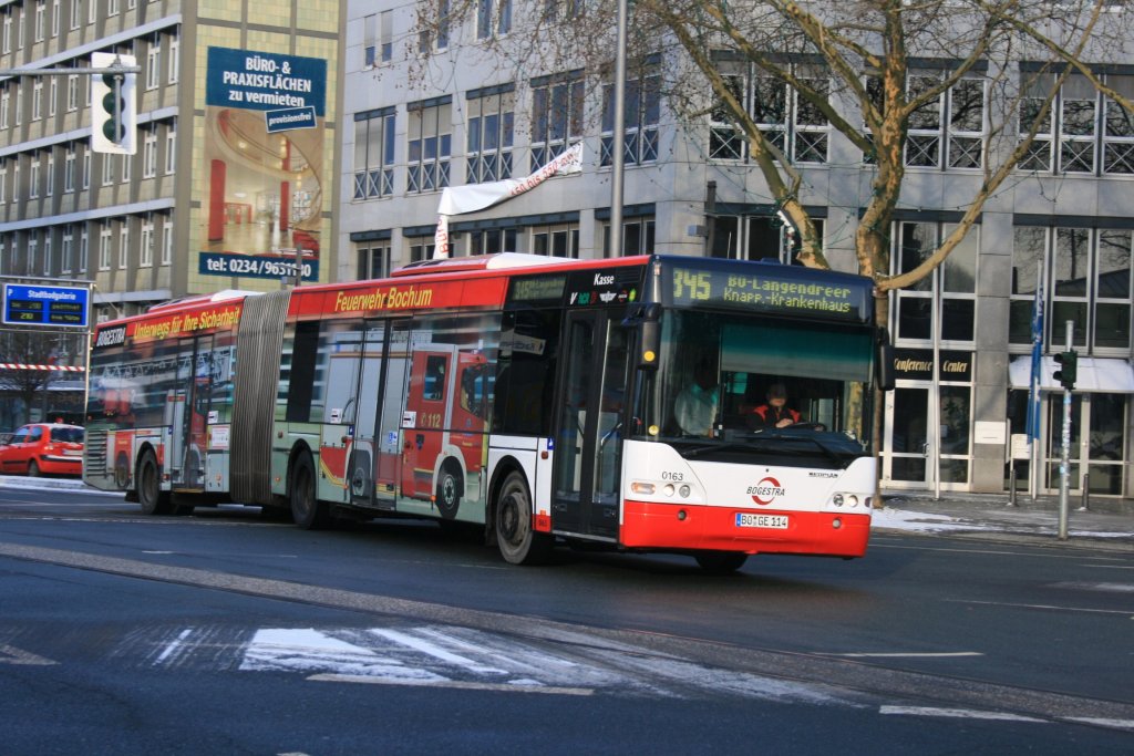 BOGE 0163 (BO GE 114) mit Werbung fr die Feuerwehr Bochum.
Aufgenommen am HBF Bochum,2.1.2010.