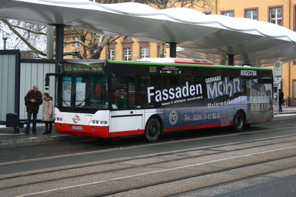 BOGE 0208 (EN BO 208) mit Werbung fr Fassaden Mohr.
Aufgenommen an der Haltestelle Witten Rathaus,2.1.2010.
