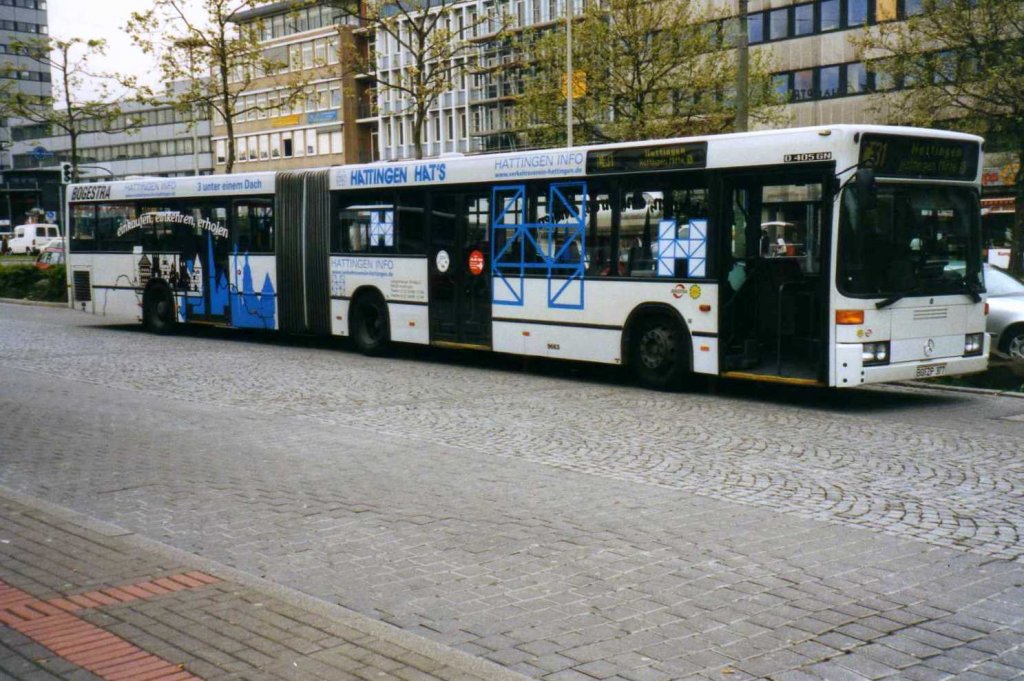 Bogestra 9663, ein Mercedes O405 GN, aufgenommen im April 2002 am Hauptbahnhpf in Bochum.