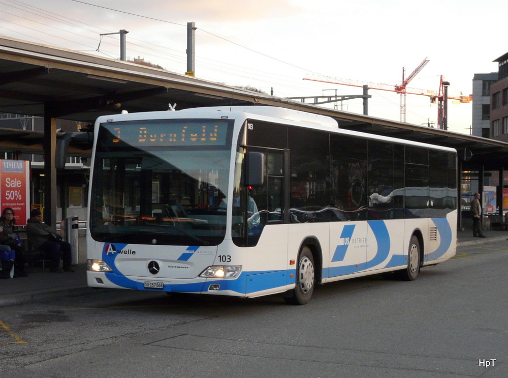 BOGG - Im Abendlicht der Mercedes Citaro Nr.103  SO 157068 bei den Bushaltestellen vor dem Bahnhof Olten am 15.01.2011