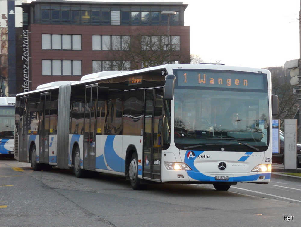 BOGG - Im Abendlicht der Mercedes Citaro Nr.200  SO 157069 bei den Bushaltestellen vor dem Bahnhof Olten am 15.01.2011