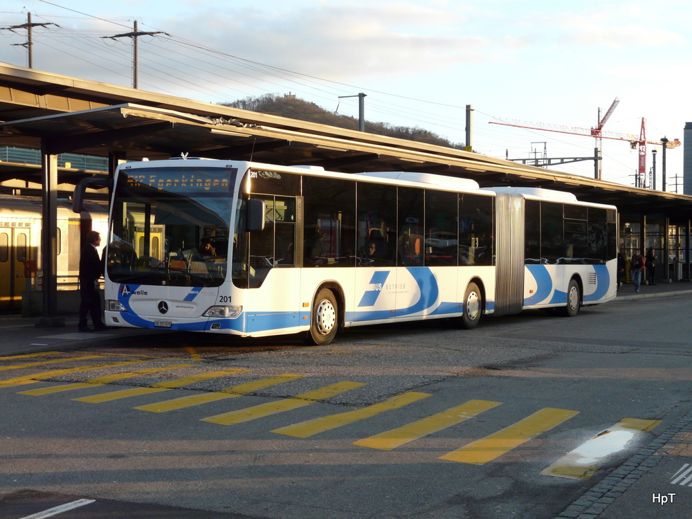 BOGG - Im Abendlicht der Mercedes Citaro Nr.201  SO 157070 bei den Bushaltestellen vor dem Bahnhof Olten am 15.01.2011