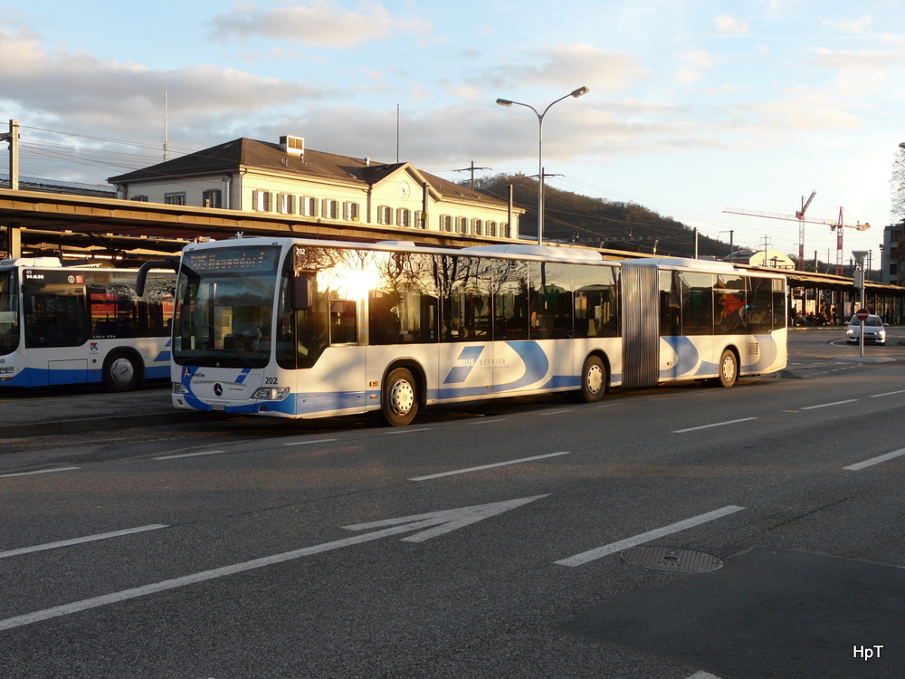 BOGG - Im Abendlicht der Mercedes Citaro Nr.202  SO 157071 bei den Bushaltestellen vor dem Bahnhof Olten am 15.01.2011