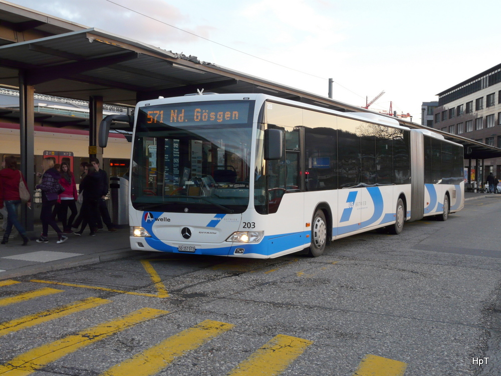 BOGG - Im Abendlicht der Mercedes Citaro Nr.203  SO 157072 bei den Bushaltestellen vor dem Bahnhof Olten am 15.01.2011