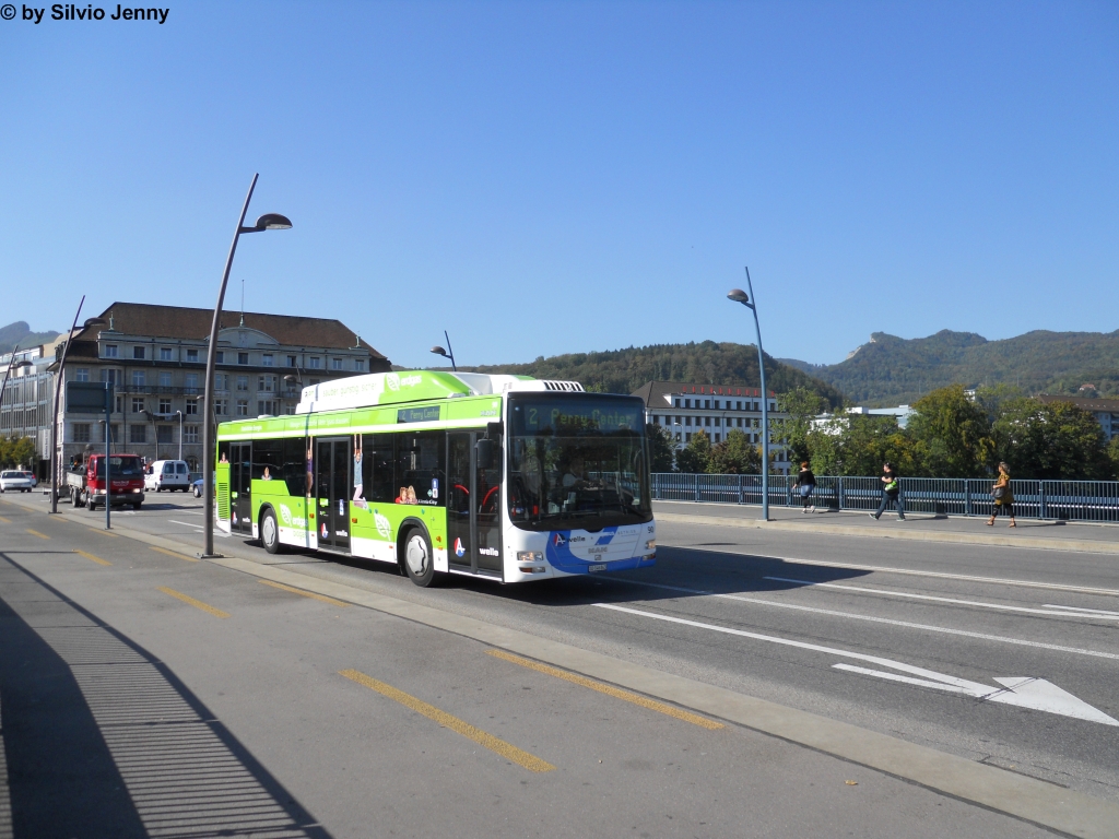 BOGG Nr. 90 ''Erdgas'' (MAN Lion's City A21 CNG) am 4.10.2011 beim Bhf. Olten. Dieser MAN gehörte zu den ersten Lion's City Gasbussen, weshalb er auch an vielen Orten zum Testeinsatz ausgemietet war.
