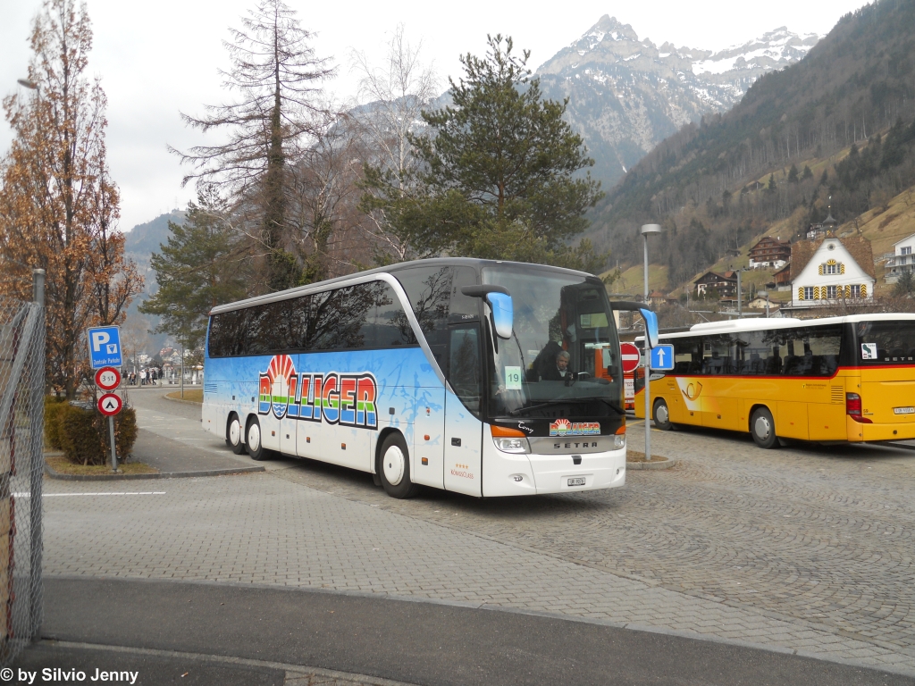 Bolliger UR 9076 (Setra S416HDH) am 11.3.2012 beim Bhf. Flelen. Insgesamt waren whrend dem Unterbruch der Gotthard-Bahnlinie 19 Busse und Cars im Einsatz.