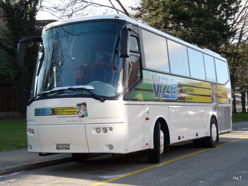 BOVA VDL Fahrschule Ausbildungs Bus abgestellt in Biel-Bözingen am 02.01.2010