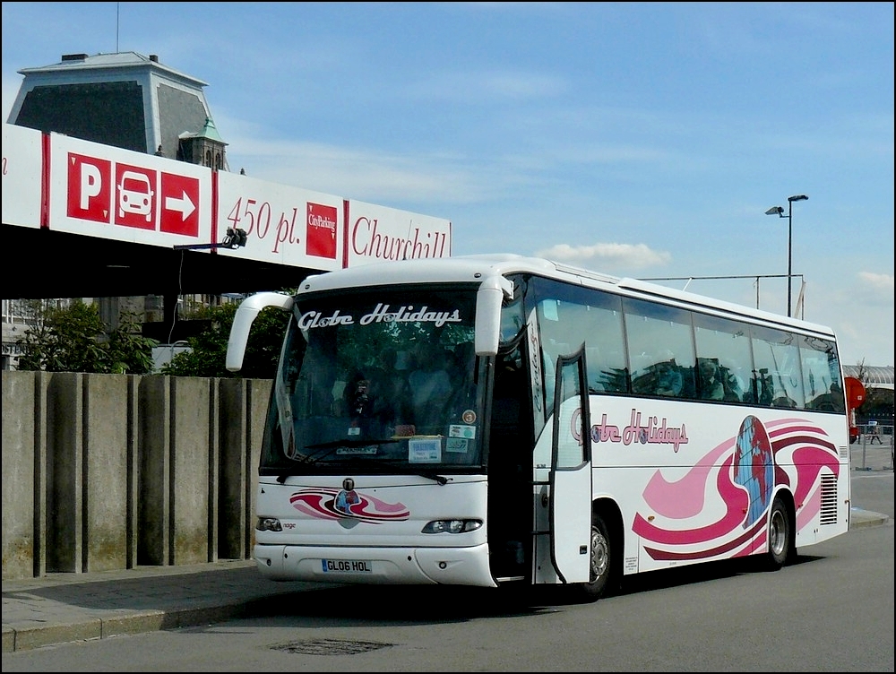 Britischer Reisebus MAN 18.360 war in der nhe des Bahnhofs von Oostende abgestellt.  11.08.2010. 