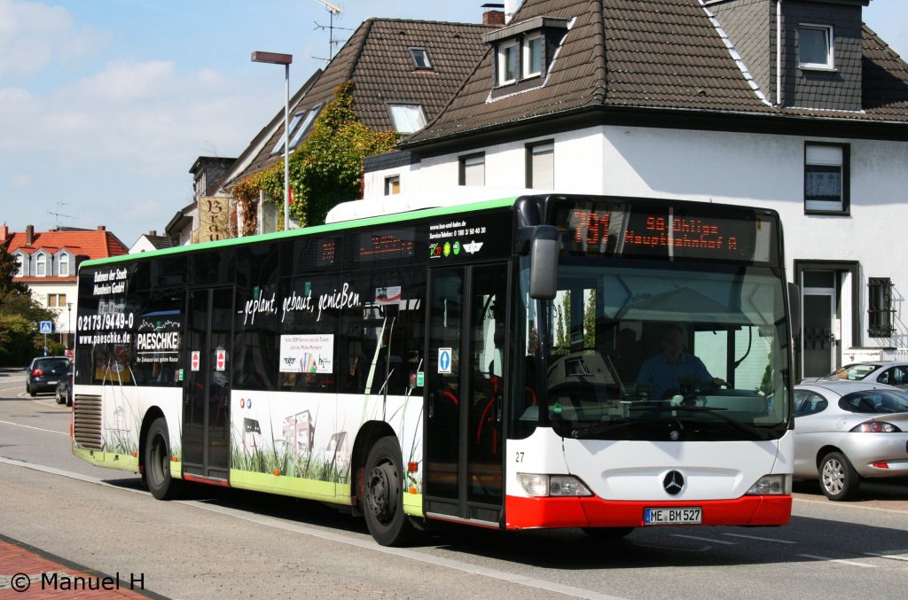 BSM 27 (ME BM 527) mit Werbung für Paeschke.
Aufgenommen am ZOB Monheim, 11.9.2010.