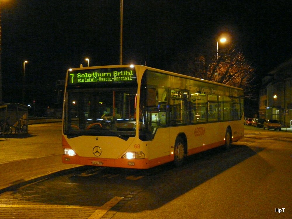 BSU - Mercedes Citaro Nr.68  SO 142068 unterwegs auf der Linie 7 bei den Bushaltestellen beim Bahnhof Herzogenbuchsee Abens um 21.57 am 21.02.2010