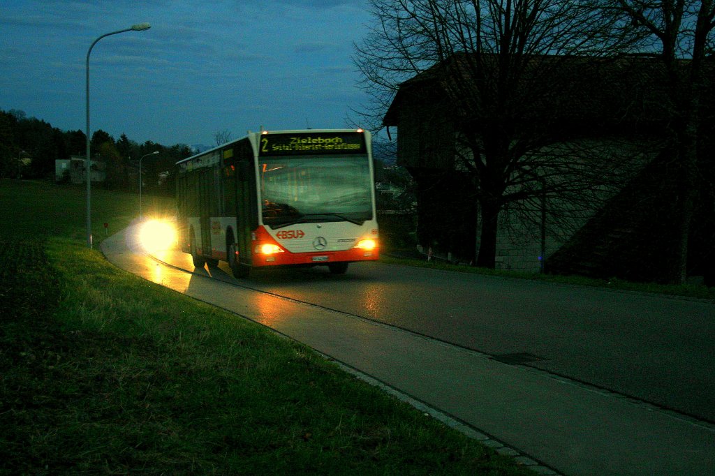 BSU-Wagen 66 (SO 142'066) am 14.11.2010 unterhalb der Endstation Bellach Hubel. Die Aufnahme entstand kurz nach Sonnenuntergang. 