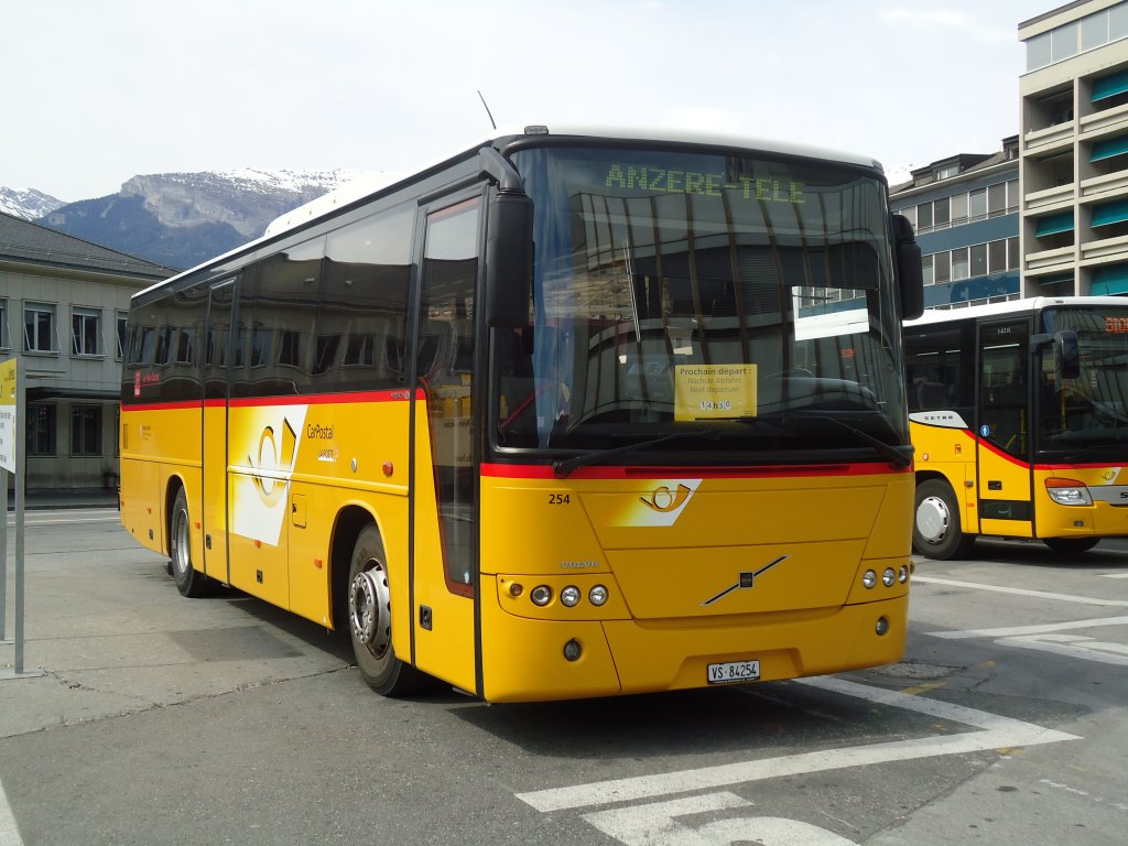 Buchard, Leytron - Nr. 254/VS 84'254 - Volvo (ex Rey, Ayent Nr. 254) am 3. April 2011 beim Bahnhof Sion