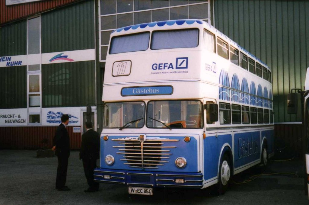 Bssing D2, aufgenommen auf dem Gelnde der Neoplan NL in Oberhausen im Mai 1998.