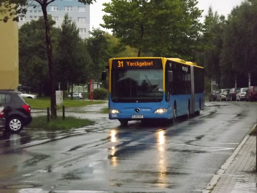 Bus 260 der CVAG ist am 30.07.2011 kurz vor seinem Ziel im Chemnitzer Yorckgebiet. Wie man sieht war das Wetter sehr feucht.