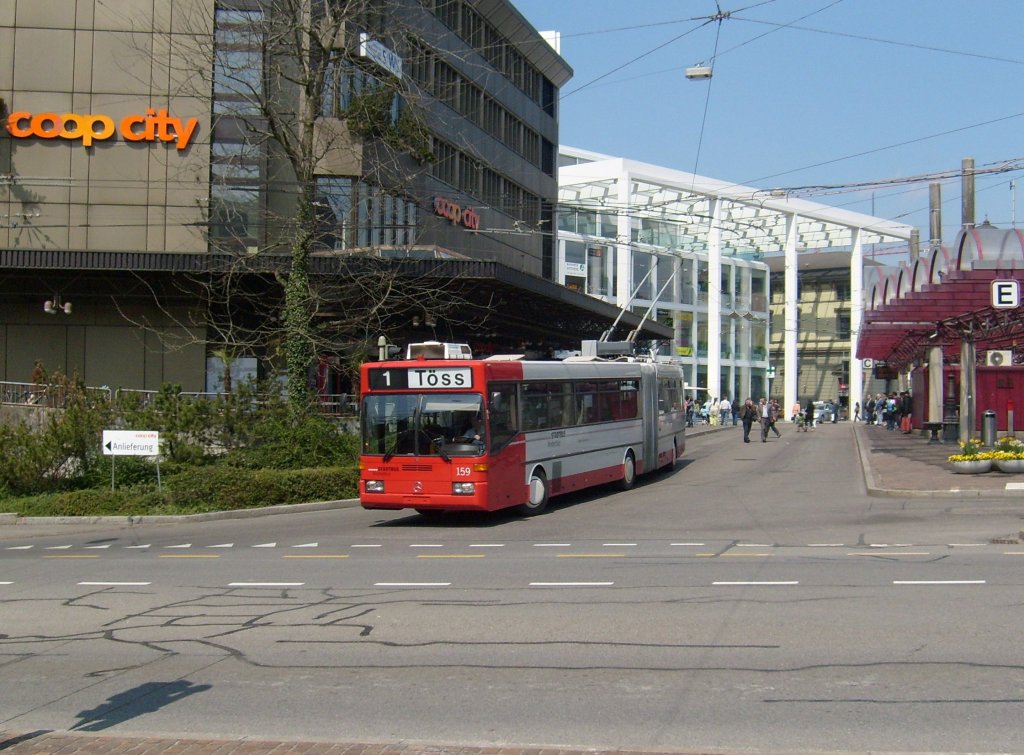 Bus Nr. 159 bei der Ausfahrt vom Bahnhofplatz am 21.4.2010