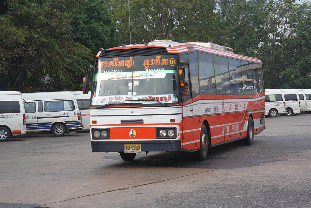 Bus Nr. 443-18, eingesetzt auf der Strecke Hat Yai-Phuket am 13.Jnner 2012 im Busterminal von Hat Yai. 

