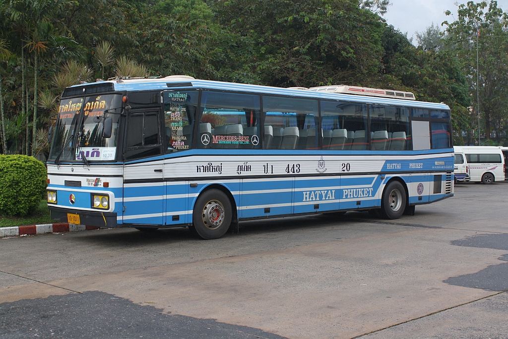 Bus Nr. 443-20, eingesetzt auf der Strecke Hat Yai-Phuket am 13.Jnner 2012 im Busterminal von Hat Yai.