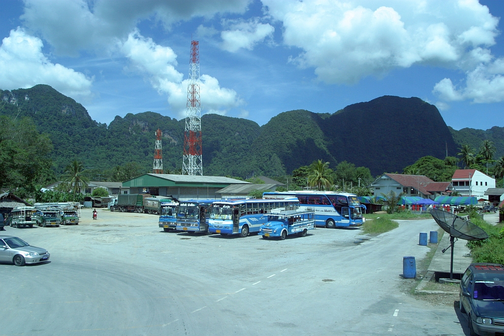 Bus Terminal Phang Nga am 07.Juni 2007.