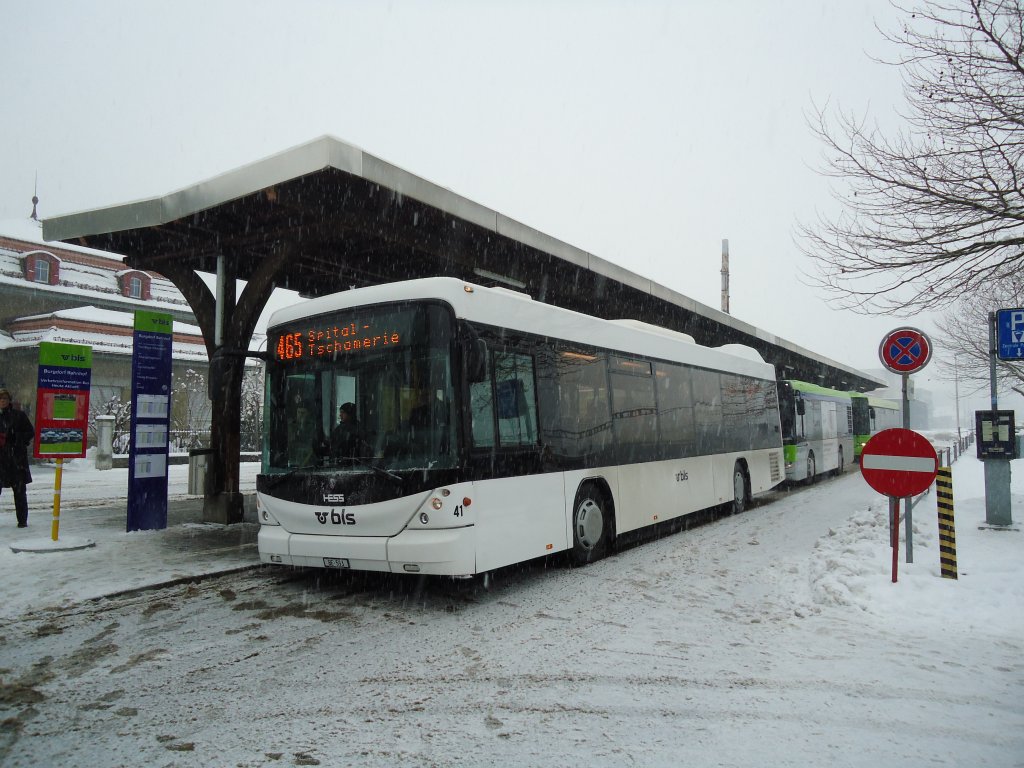 Busland, Koppigen Nr. 41/BE 593 Scania/Hess am 28. Dezember 2010 Burgdorf, Bahnhof
