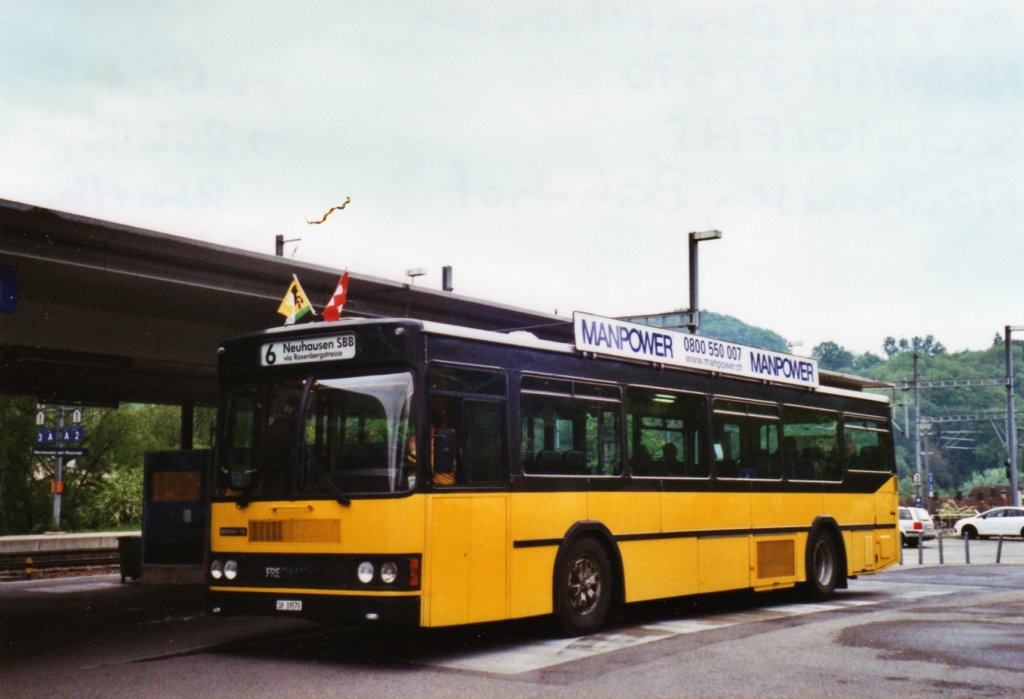 Bustag 2010 in Schaffhausen: Ruklic, Schaffhausen SH 39'570 Scania/FHS (ex VBSH Schaffhausen Nr. 36; ex Nr. 1) am 16. Mai 2010 Neuhausen am Rheinfall, Bahnhof