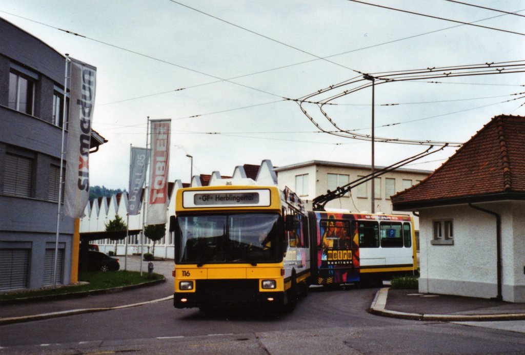 Bustag 2010 in Schaffhausen: VBSH Schaffhausen Nr. 116 NAW/Hess Gelenktrolleybus am 16. Mai 2010 Schaffhausen, Ebnat (hier wurde jeweils gewendet und die Fahrt ging weiter ins Herblingertal) 