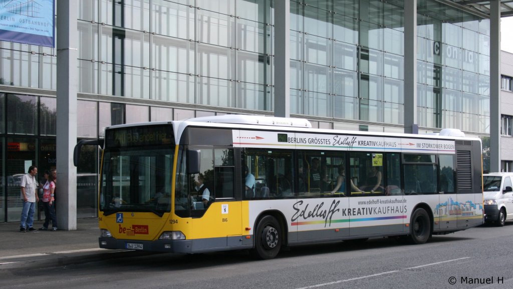 BVG 1294 (B V 1294) am Ostbahnhof Berlin.
Der Bus wirbt fr Edelhoff.
9.8.2010.