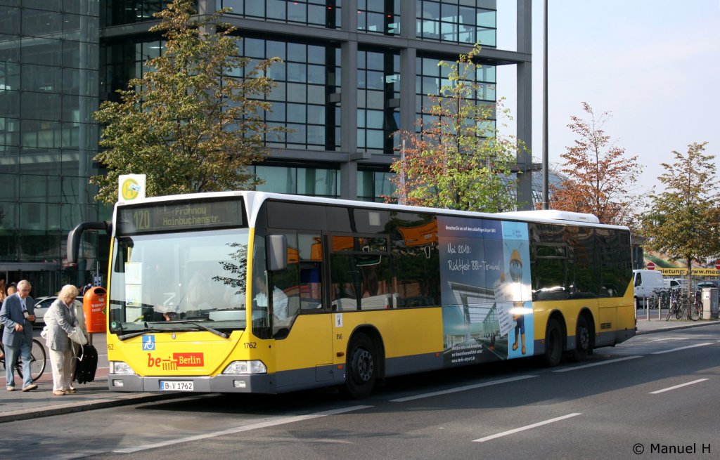 BVG 1762 (B V 1762) mit TB fr die Berliner Flughfen.
Berlin HBF, 9.8.2010.