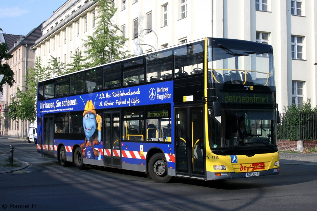 BVG 3313 (B V 3313).
Der Bus wirbt fr die Berlinier Flughfen.
Berlin Zoo Bahnhof, 9.8.2010.