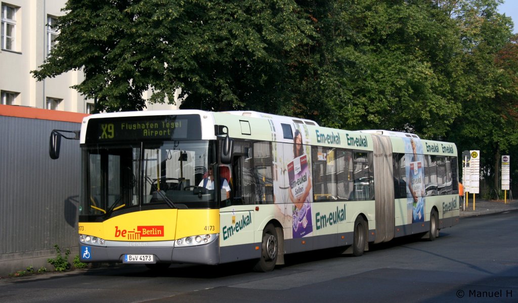 BVG 4173 (B V 4173).
Der bus macht Werbung fr Em-Eukal.
Berlin Zoo Bahnhof, 9.8.2010.
