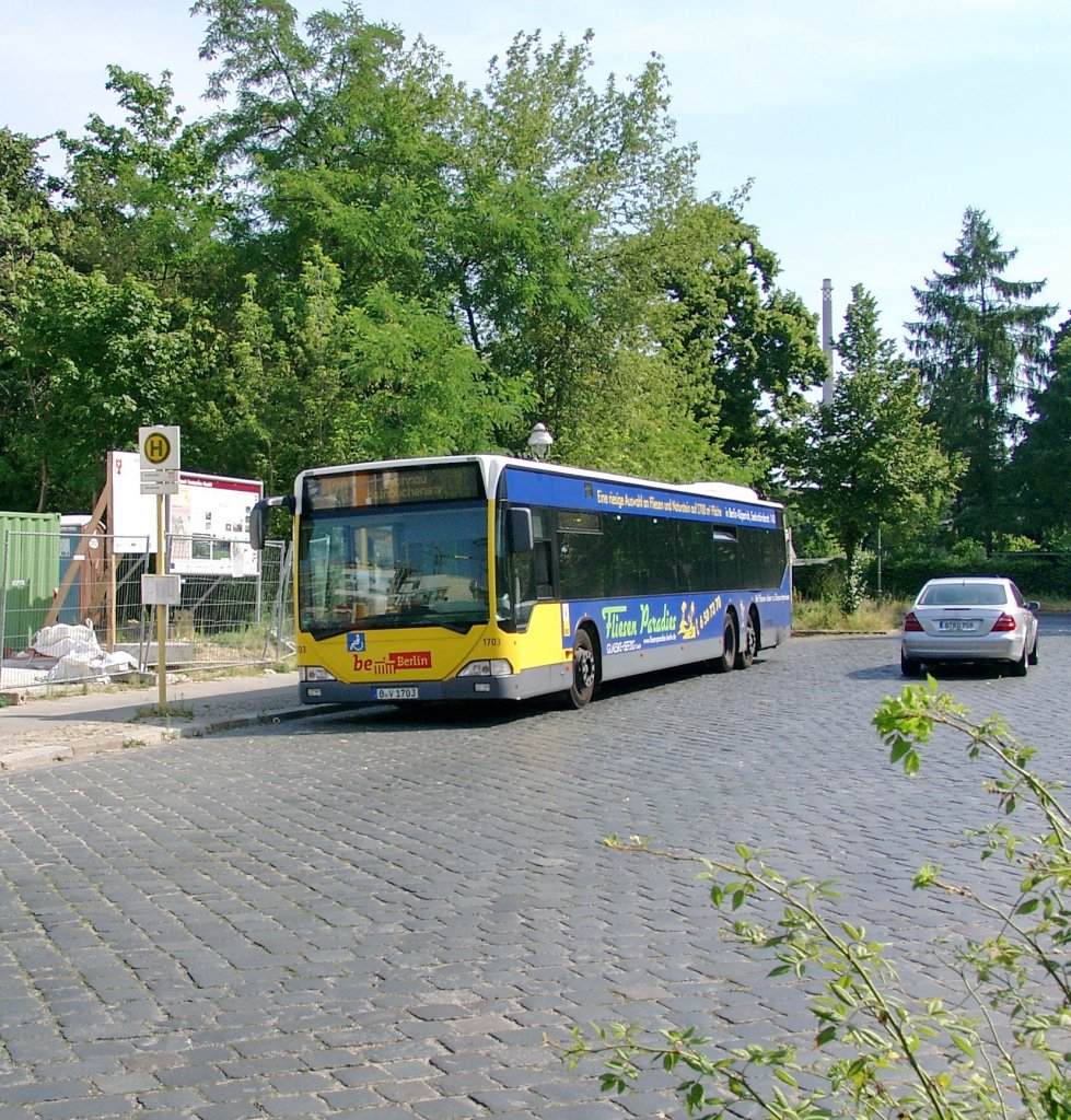 BVG Citaro 1703 an der Endhaltestelle Moabit Seydlitzstrae, wenige Minuten spter fuhr er wieder als Linie 120 nach Frohnau zur Hainbuchenstrae. 27.07.2010