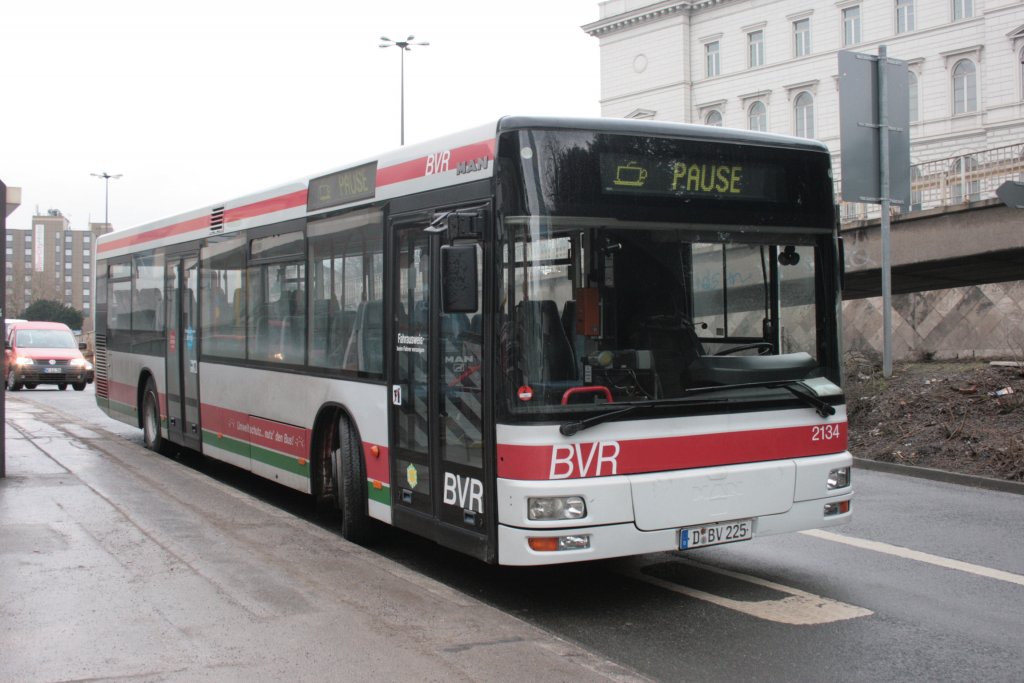 BVR 2134 (D BV 225) am HBF Wuppertal beim Pause machen, 13.3.2010.