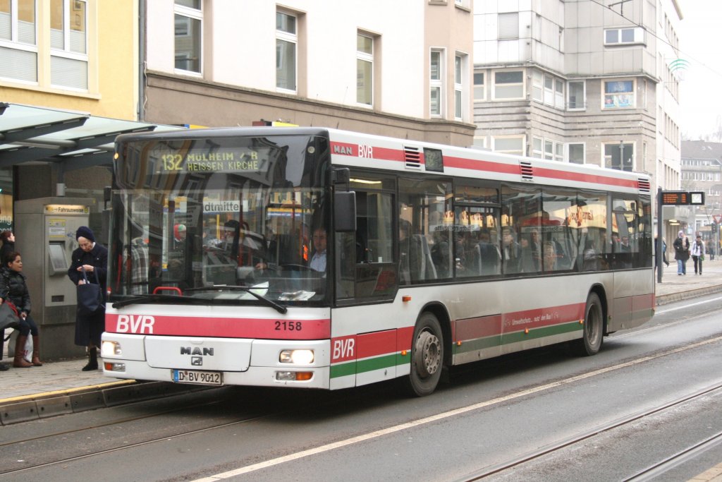 BVR 2158 (D BV 9012) mit der Linie 132.
Aufgenommen an der Haltestelle Mlheim Stadtmitte,18.1.2010.