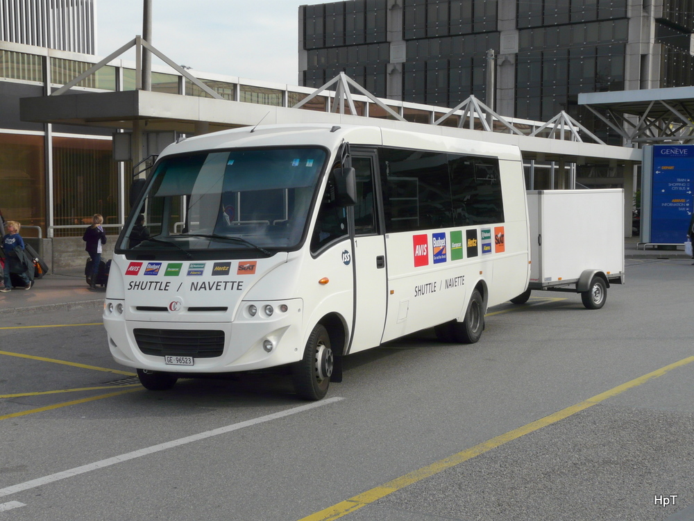 Cacciamali Kleinbus mit Gepckanhnger beim Flughafen Genf am 07.05.2011