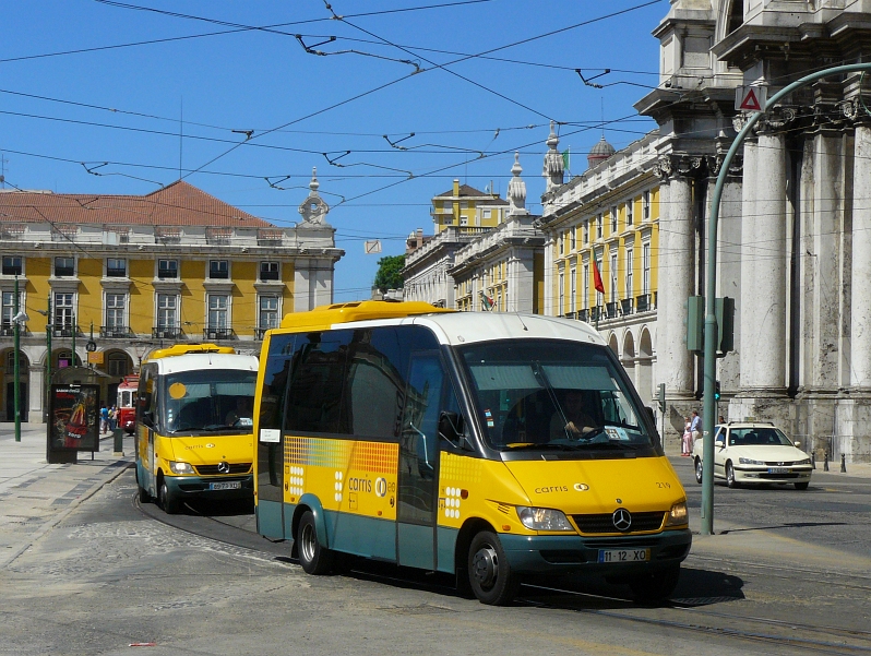 Carris Fahrzeug 219 Mercedes Minibus. Praca Do Comercio, Lissabon, Portugal 29-08-2010. 