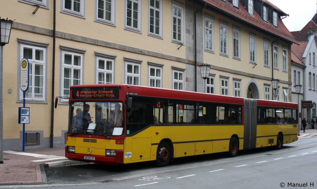 CeBus (CE KC 27) hat in Jungen Jahren seine runden in Tbingen gedreht.
Jetzt fhrt er bei CeBus in Celle.
Celle Schloplatz, 16.8.2010.