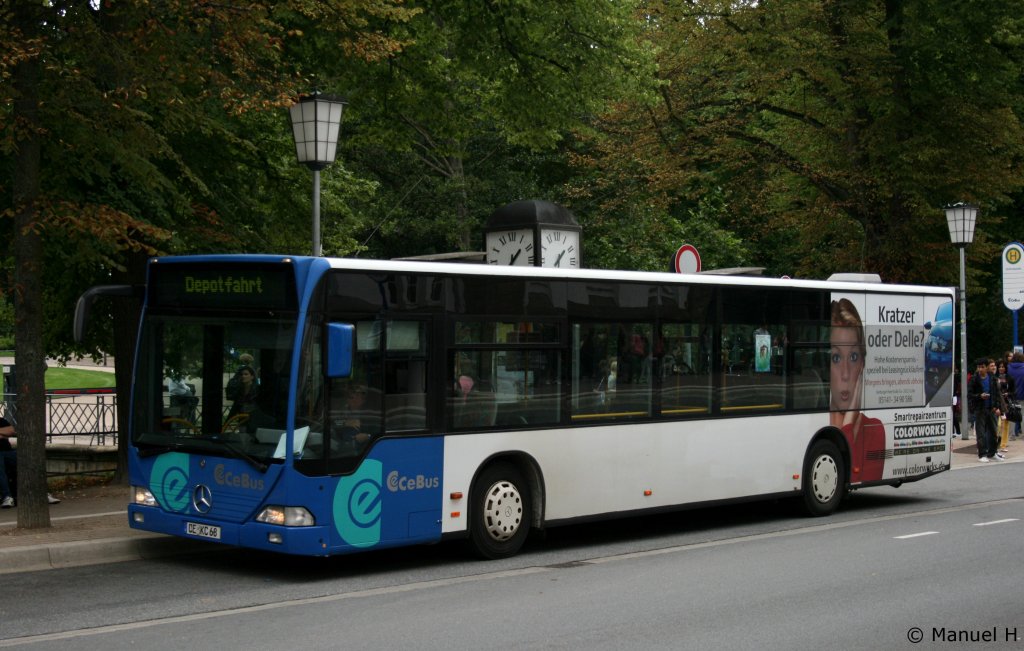 CeBus (CE KC 68) mit Heckwerbung fr Colorworks.
Celle Schloplatz, 16.8.2010.