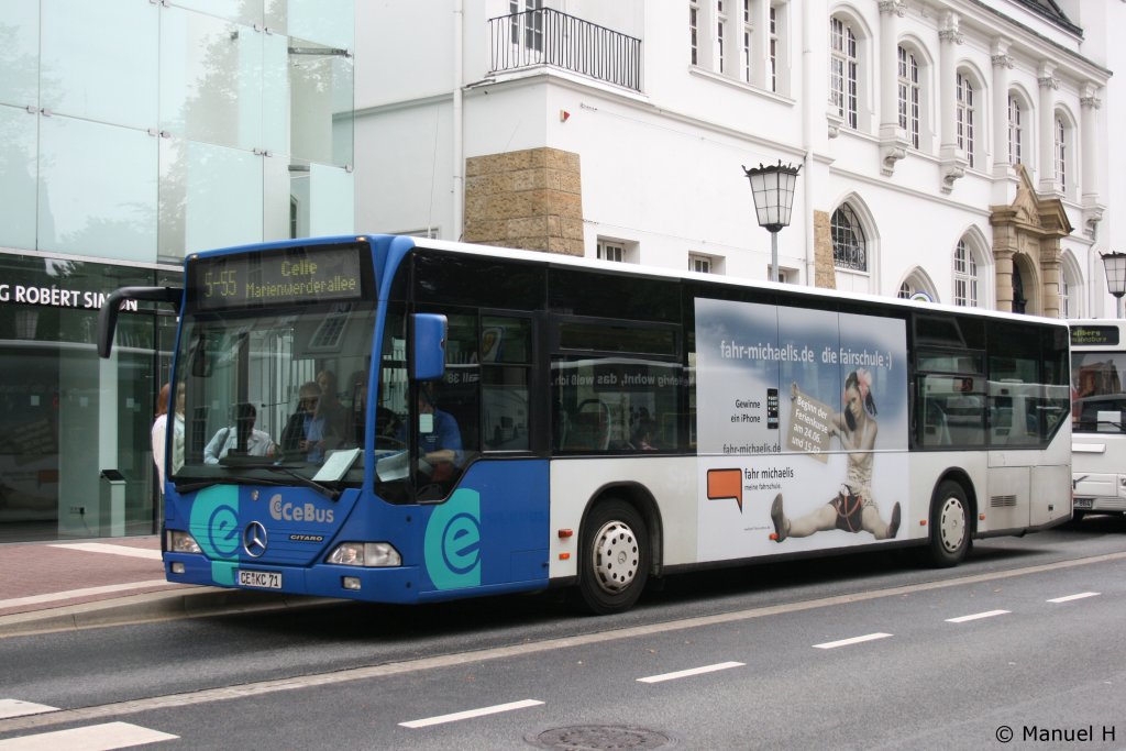 CeBus (CE KC 71) mit TB fr ,Fahr Michaelis,.
Celle, Schloplatz, 16.8.2010.