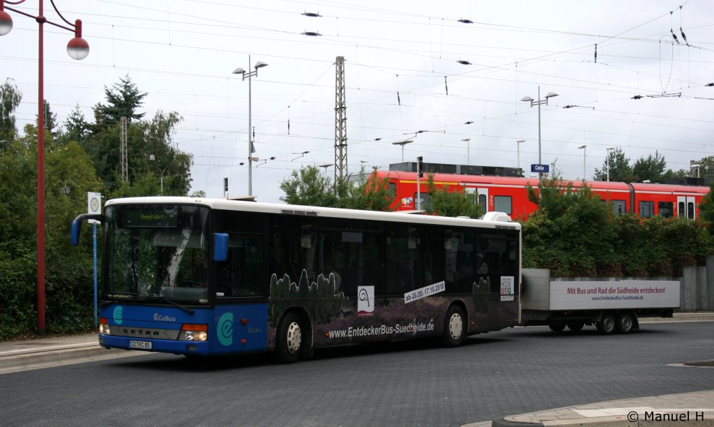 CeBus (CE KC 85) aufgenommen am Bahnhof Celle, 16.8.2010.
Der Bus fhrt auf der Linie richtung Sdheide immer mit einem Fahrradanhnger.