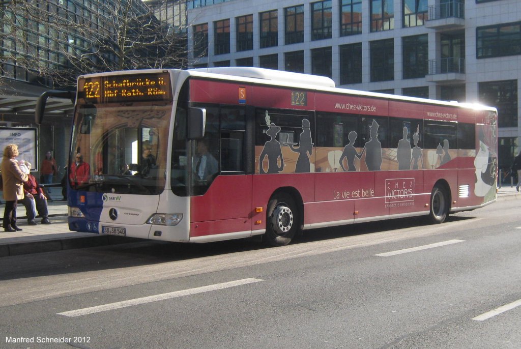 Citaro Bus von Saarbahn und Bus an der Haltestelle Saarbrcken Rathaus. Die Aufnahme des Foto war am 24.03.2012.
