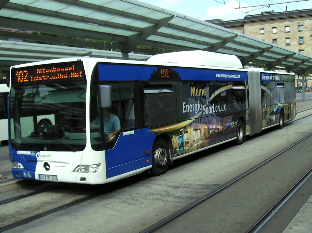 Citaro Erdgas Bus. Die Aufnahme des Foto war am 06.07.2010 in Saarbrcken am Hauptbahnhof.