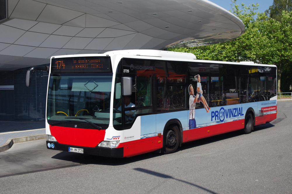 Citaro (Facelift) (Bj.2007) der Hochbahn mit der Nummer 2725 am 21.Juli 2010 am S Bf. Poppenbttel
