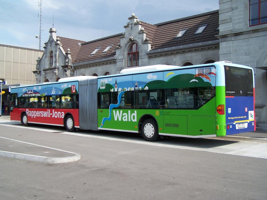 Citaro G Nr 53 vor dem Bahnhof Rapperswil.