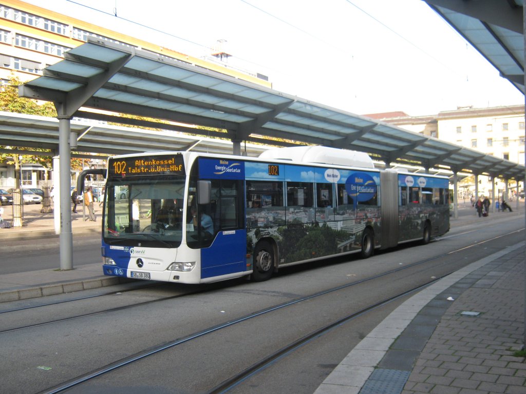 Citaro Gelenkbus am Hauptbahnhof Saarbrcken. Das Bild habe ich am 08.10.2010 gemacht.