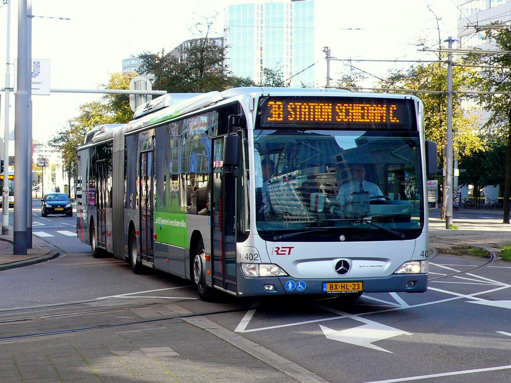 Citaro Hybridgelenkbus 402 der RET auf der Linie 38. Weena am 11.10.10