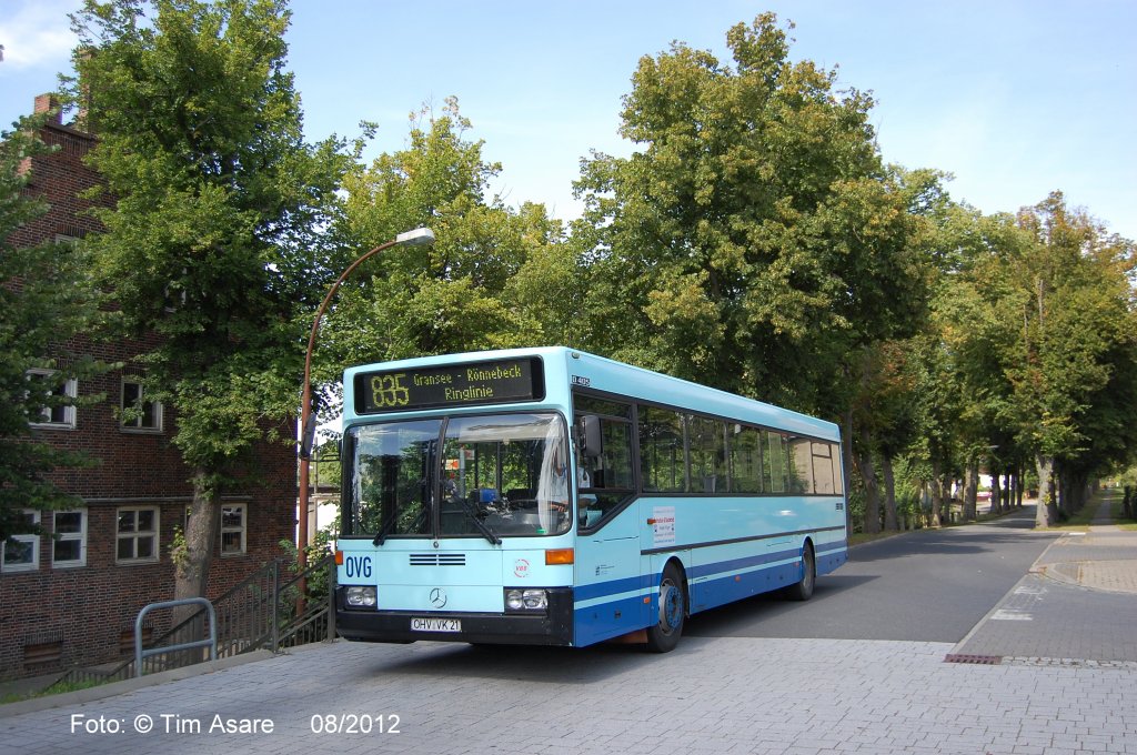 Das Fahrzeug OHV-VK21 im August 2012 auf der Linie 835 am Bahnhof Gransee.