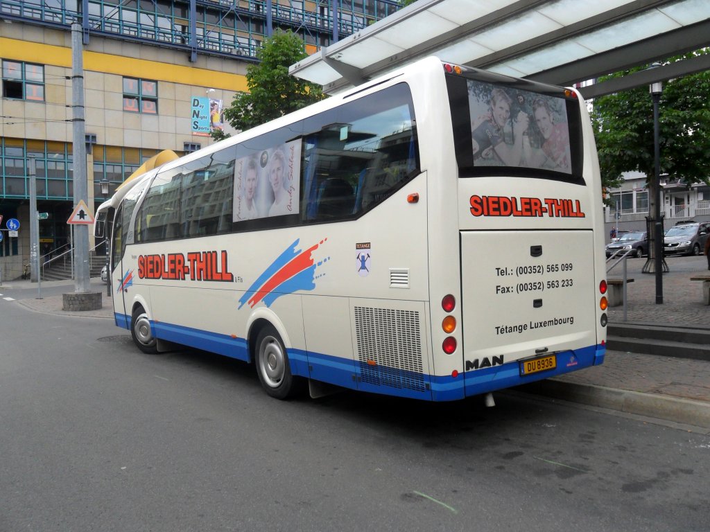 Das Foto zeigt einen MAN Reisebus. Aufgenommen habe ich das Bild am Saarbrcker Hauptbahnhof. Die genauere Bezeichnung des Fahrzeug weiss ich leider nicht. Vielleicht kann mir jemand helfen. Ich wre sehr dankbar