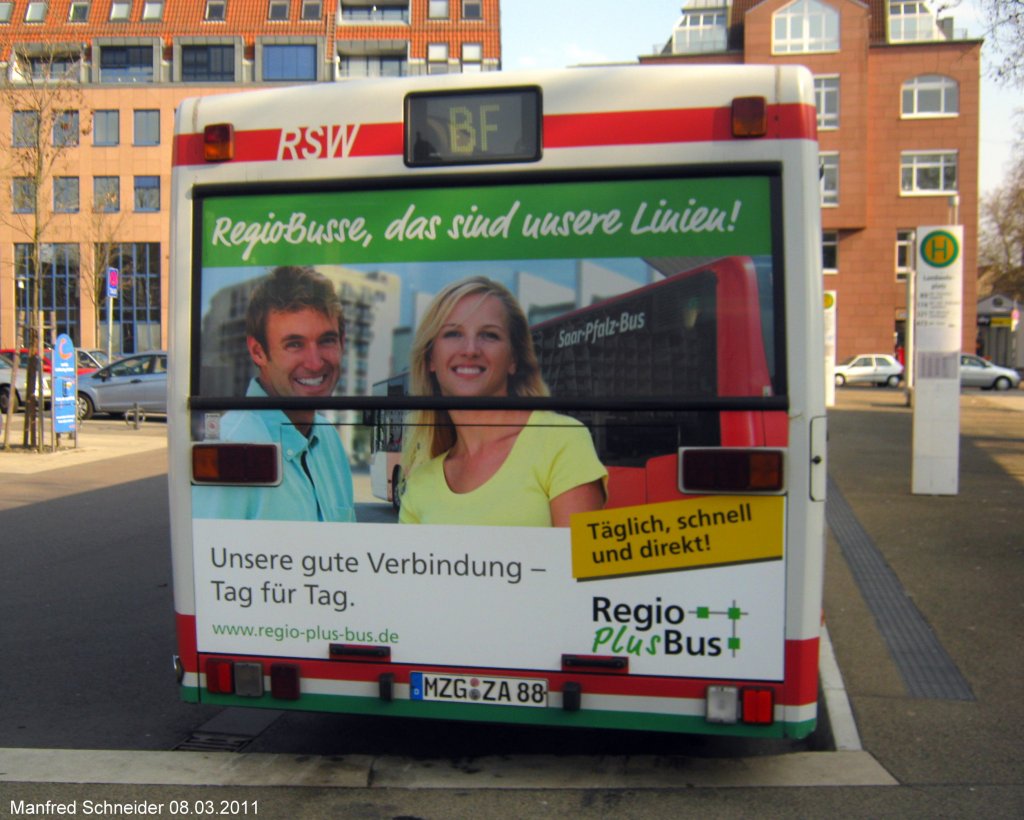 Das Foto zeigt einen Mercedes Bus der Firma Zarth Reisen.Die Aufnahme des Foto war am 08.03.2011 in Saarbrcken am Landwehrplatz.