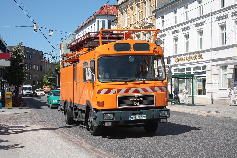 Das Oberleitunginstandhaltungsfahrzeug der BBG Eberswalde in der Altstadt von Eberswalde am 29.06.2011.

