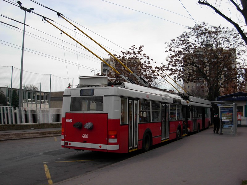 Das weltweit einzige Ikarus 411T, BKV Budapest #400, 8.01.2013, Csktornya park, Budapest.